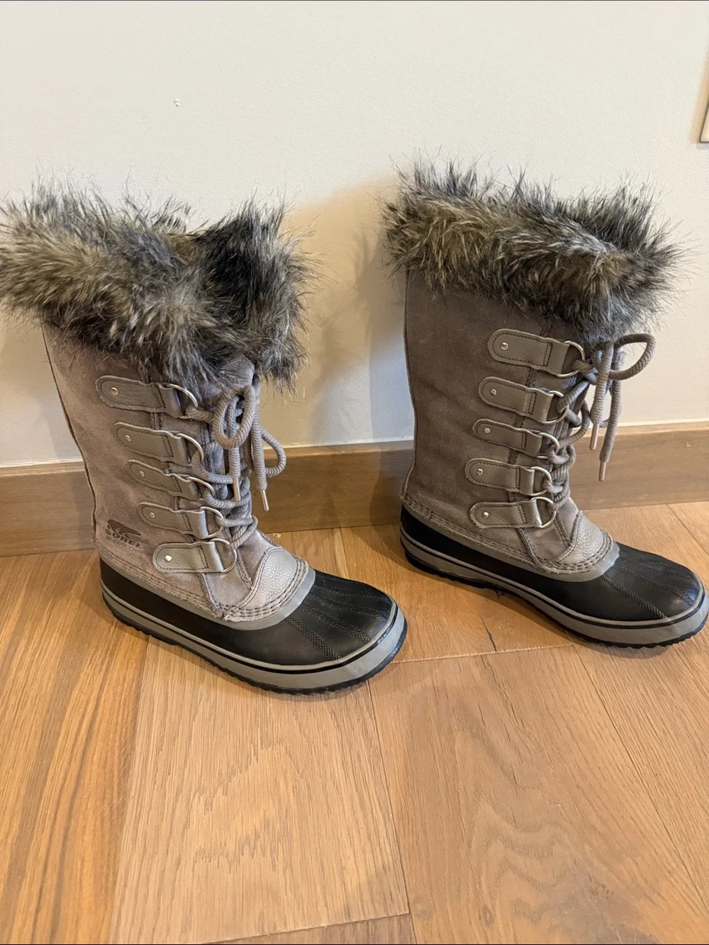 Sorel Women's Taupe and Black Fur-Trim Winter Boots